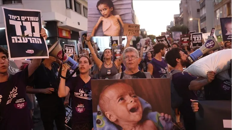 في تل أبيب.. إسرائيليون ينددون بحصار وتجويع الفلسطينيين في غزة