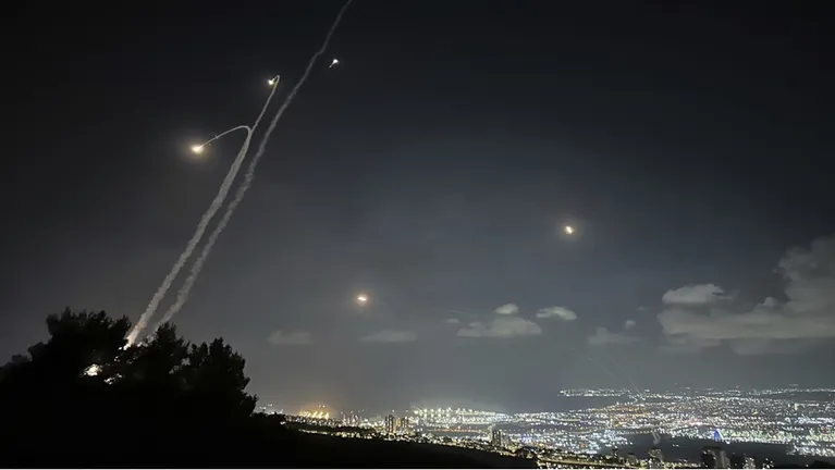 إعلام عبري: توقف عمل مطار بن غوريون مؤقتا بسبب الصاروخ اليمني