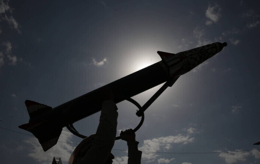 إعلام عبري: إطلاق صاروخ من اليمن