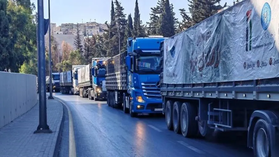عبور قافلة المساعدات الأردنية إلى غزة الخميس