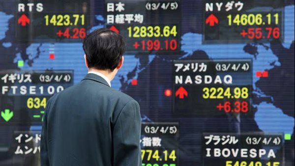 الأسهم الآسيوية تتراجع وسط ترقب مهلة الرسوم الجمركية