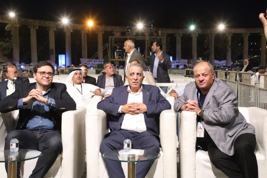  الساحة الرئيسية تتزين بالتراث الاردني والمصري بتوليفة فنية مميزة.