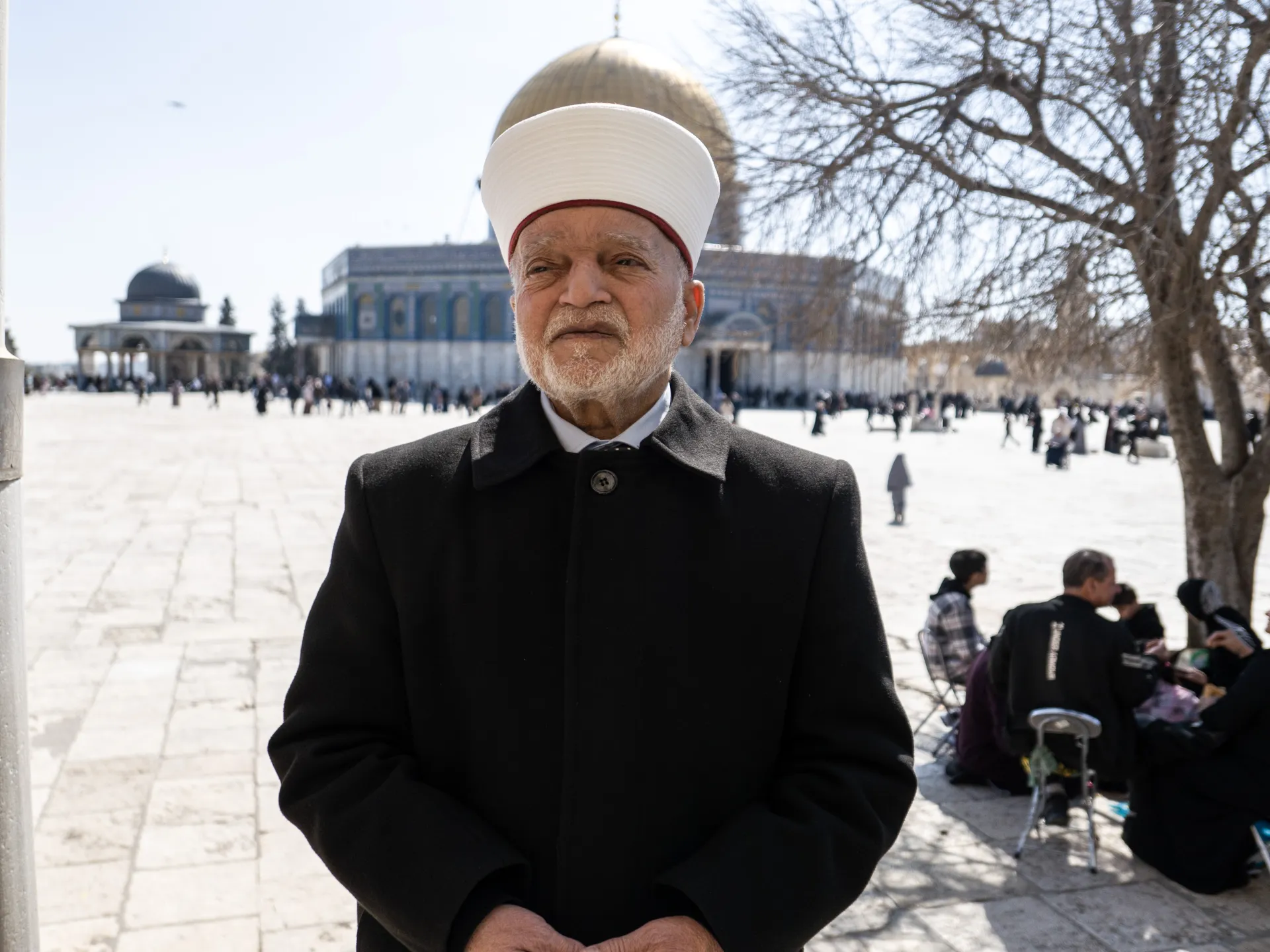 الاحتلال يعتقل مفتي القدس داخل باحات المسجد الأقصى