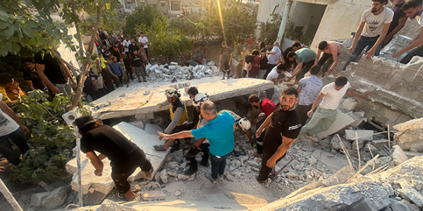 3 وفيات وإصابات بانفجار مجهول في بلدة ترمانين بريف إدلب