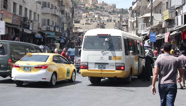 قرابة 17 ألف مركبة بنزين مرخصة ضمن أسطول النقل العام حتى حزيران 2025