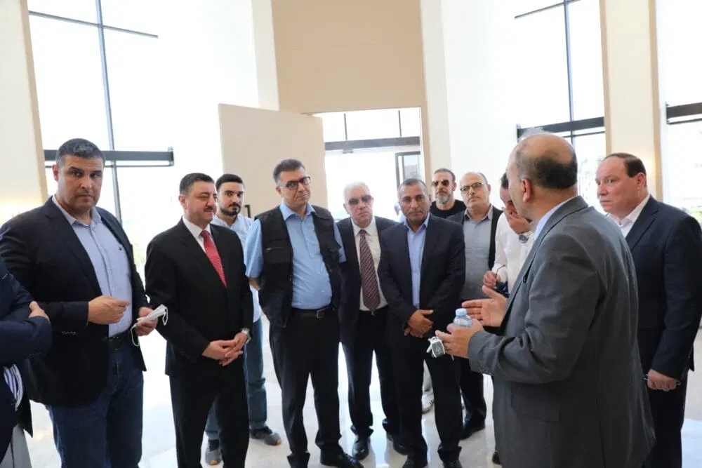 وزير الزراعة يتفقد مصنعا بيطريا قيد الإنشاء في مدينة الحسن الصناعية