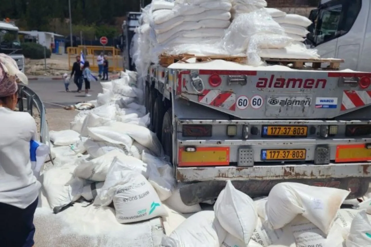 إسرائيل تتلف عشرات آلاف الأطنان من مساعدات غزة