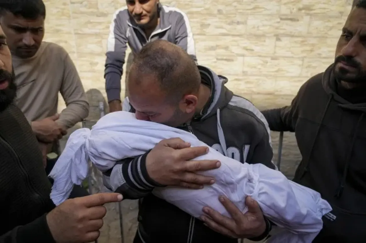 استشهاد رضيعة في خان يونس جراء التجويع