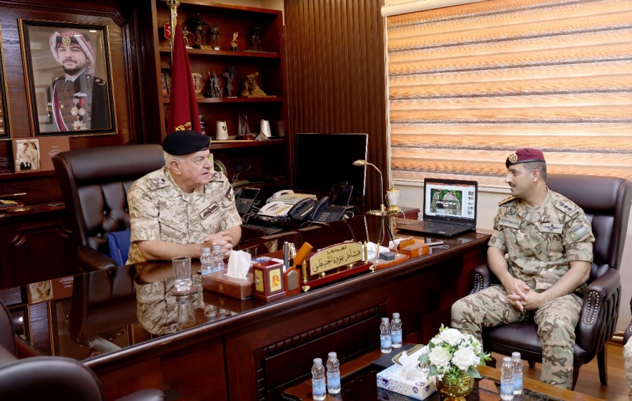 رئيس هيئة الأركان يزور قيادة قوات الملك عبدالله الثاني الخاصة الملكية
