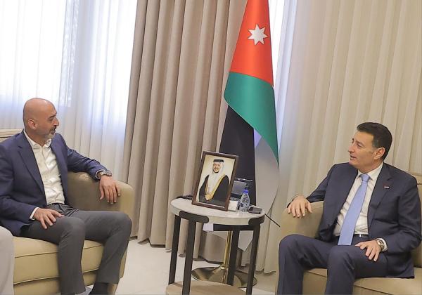 بالصور..الصفدي يلتقي رئيس هيئة وأعضاء إدارة النادي الفيصلي