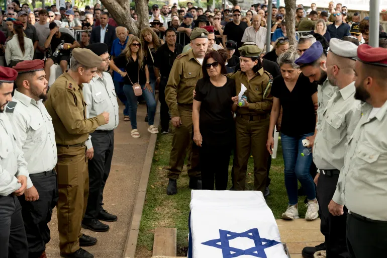 جيش الاحتلال يقر بمقتل 18 ضابطا وجنديا خلال الشهر الجاري