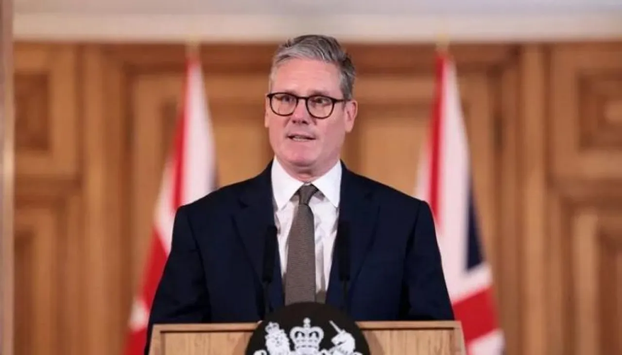 فاينانشال تايمز: ستارمر يقطع عطلة حكومته من أجل غزة