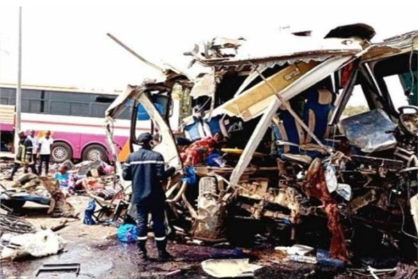 ساحل العاج: مقتل 16 شخصا في حادث اصطدام بين حافلة وشاحنة