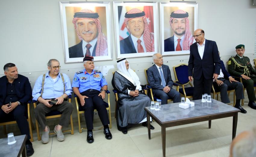 العيسوي ينقل تعازي الملك وولي العهد إلى عشيرة العلاوي