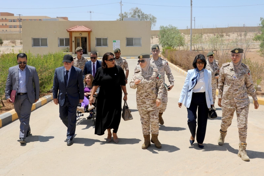 لجنة المرأة في الأعيان تزور مركز تدريب المرأة العسكرية