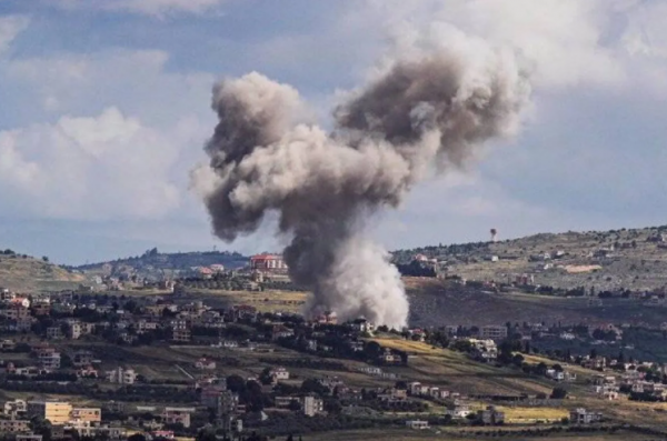 شهيد و 4 إصابات بغارة اسرائيلية على بنت جبيل اللبنانية