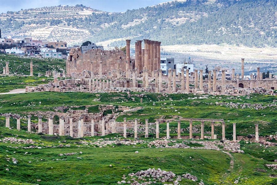 مختصون يؤكدون أهمية دعم السياحة الداخلية بظل تراجع عدد الأردنيين المغادرين للسياحة