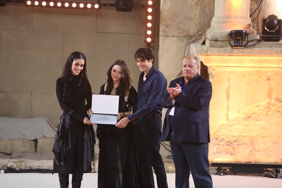 جرش 39: فرقة نادي الجيل للفلكلور الشركسي تقدم استعراضا فنيا