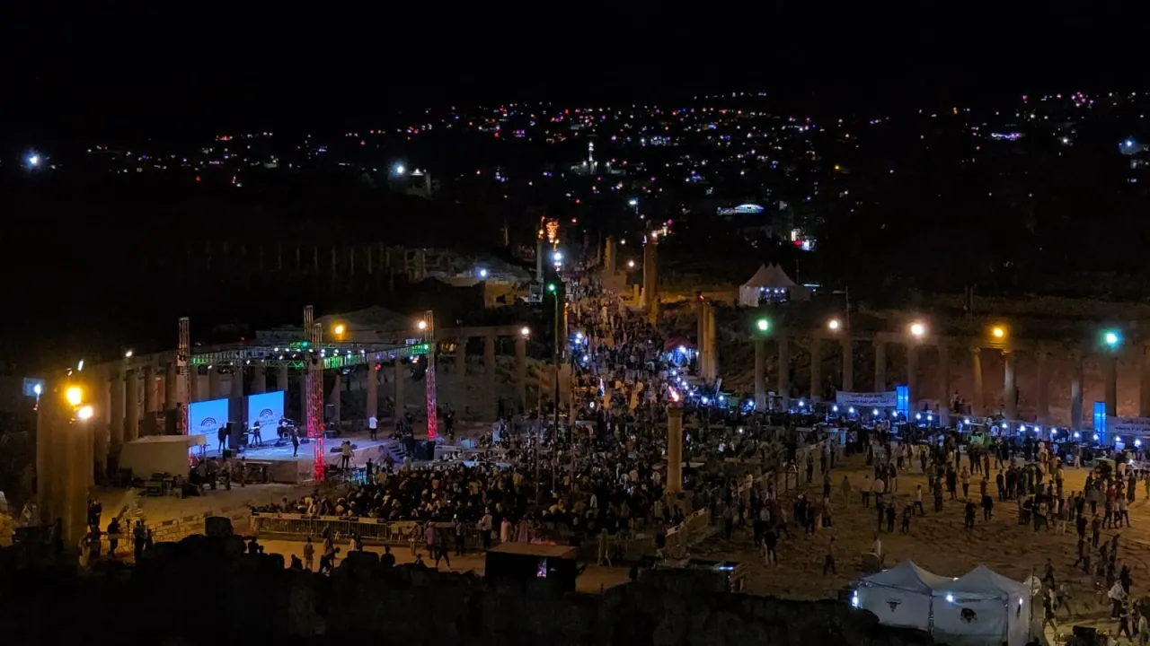 يوم خامس من الفرح في جرش: الناس والفن والحضارة في مشهد واحد