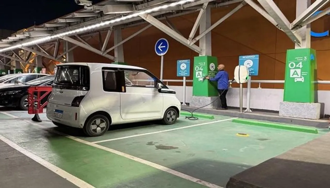 شاحن واحد لجميع السيارات الكهربائية؟ الصين قد تخسر السوق المصرية