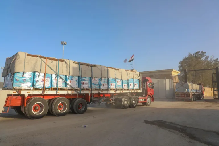 طوارئ غزة تنفي مزاعم بدخول مئات الشاحنات يوميا عبر رفح