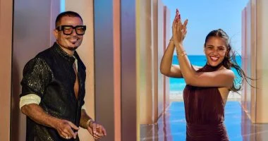 عمرو دياب يطرح كليب خطفونى ويشعل الصيف بمشاركة ابنته جانا