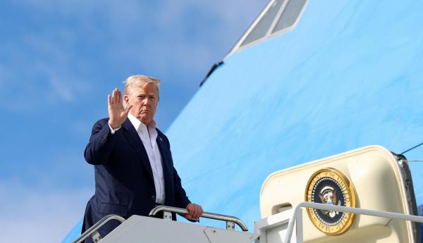 ترامب: إبقاء أسعار الفائدة مرتفعة يضر بالناس