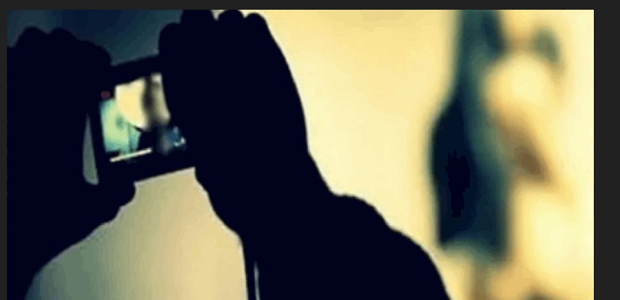 فضيحة جنسية مدوية تلاحق دبلوماسيا!