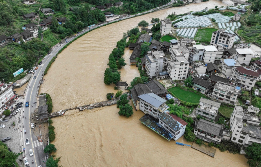 مصرع 44  شخصا وفقدان 9 بأمطار غزيرة في الصين