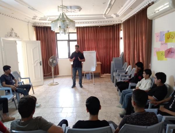 اختتام دورة تدريبية في اللغة الإنجليزية في مركز شباب البويضة