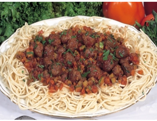 معكرونة بالكفتة بصلصة الخضروات