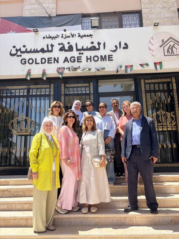 الأسرة البيضاء تستقبل وفداً من منتدى سيدات عمّان الثقافي في دار الضيافة للمسنين