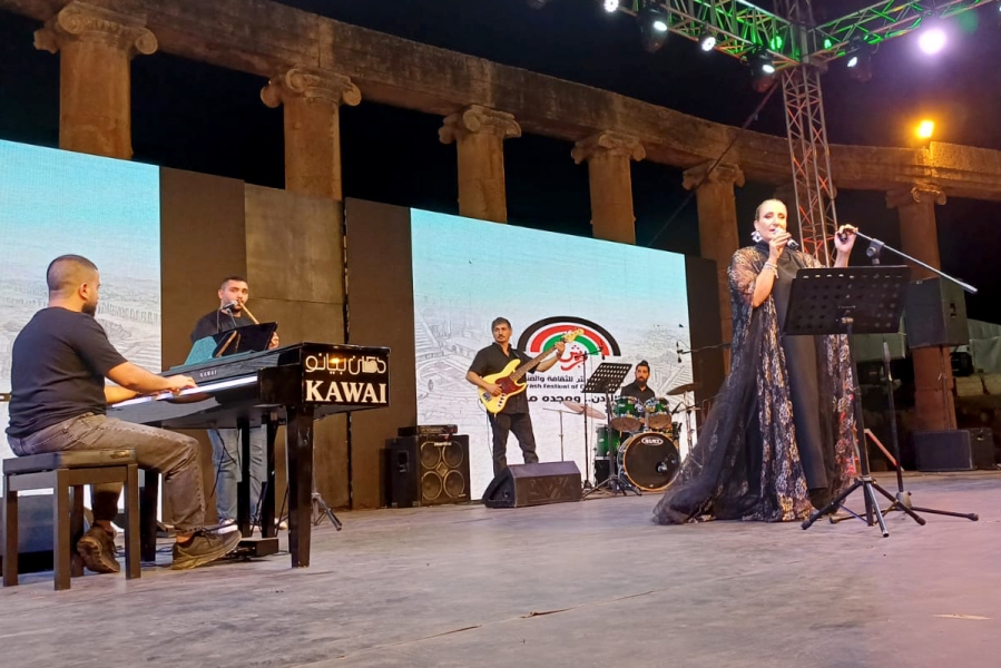 الفنانة الاردنية مكادي نحاس تلهب ختام فعاليات الساحة الرئيسة بجرش 39