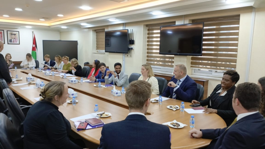 بالصور...الخرابشة يستعرض جهود الأردن في إدارة ملف الطاقة خلال لقائه وفداً بريطانياً