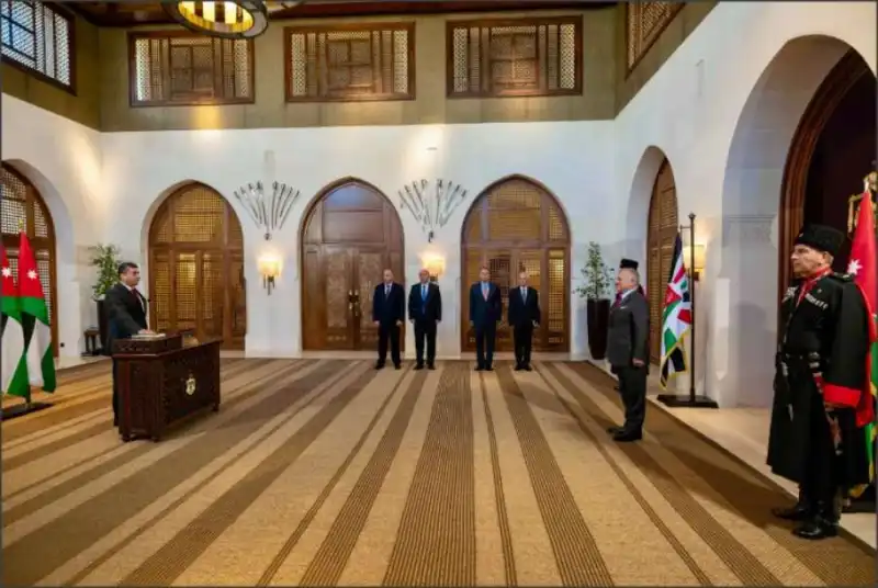 محافظون جدد يؤدون اليمين القانونية أمام الملك