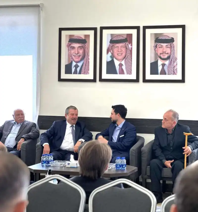 ولي العهد يعزي بوفاة شقيقة مدير دائرة المخابرات العامة