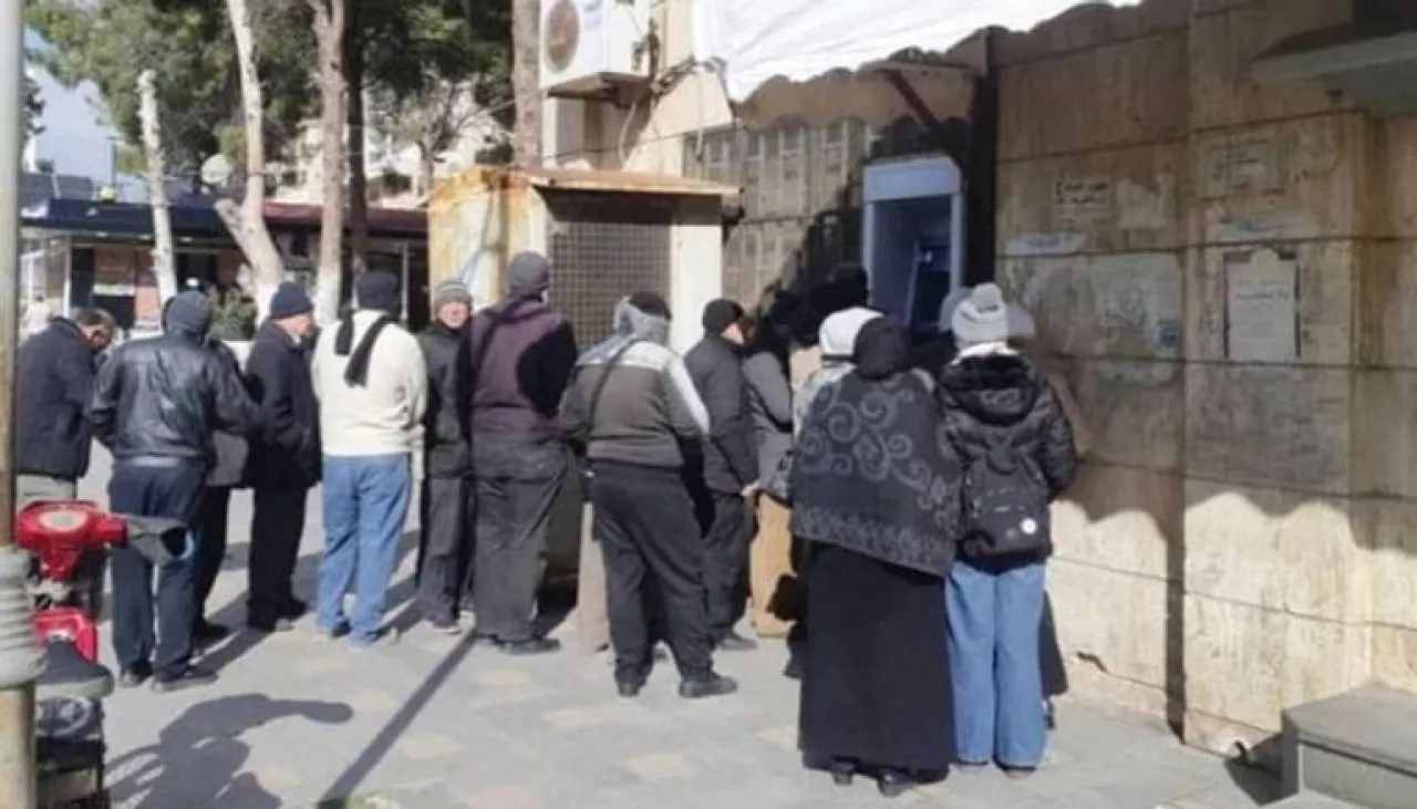 سوريا تبدأ صرف معاشات المتقاعدين بعد زيادة 200.. التفاصيل كاملة