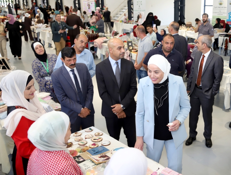 افتتاح معرض منتجات الجمعيات الخيرية بجاليري رأس العين