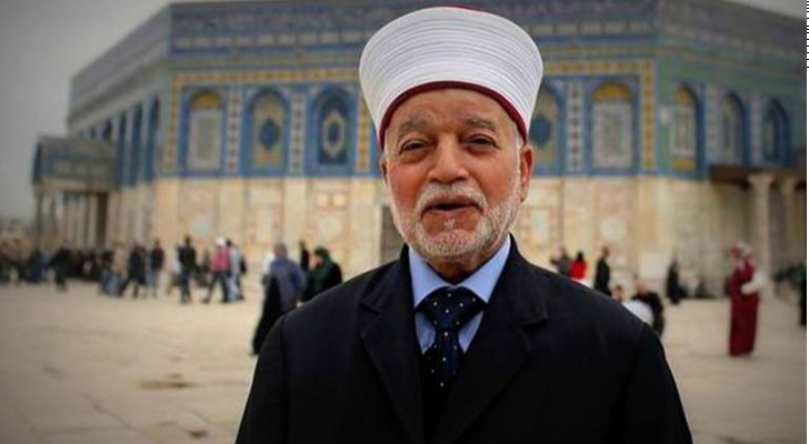 الاحتلال يبعد مفتي القدس ويصعد انتهاكاته في الضفة