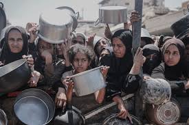 فايننشال تايمز تتحدث عن خلاف إسرائيلي حول نقل الغزيين لـمدن إنسانية