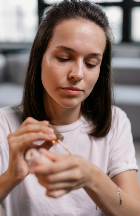 4 حيل هتساعدك على تطبيق مكياج يومى سريع واحترافى