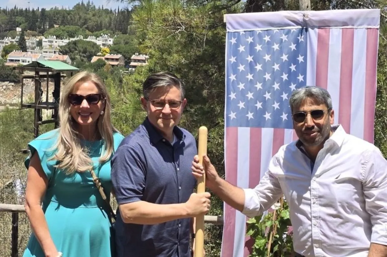 إعلام عبري : إسرائيل عرضت على جونسون خرائط ضم الضفة الغربية