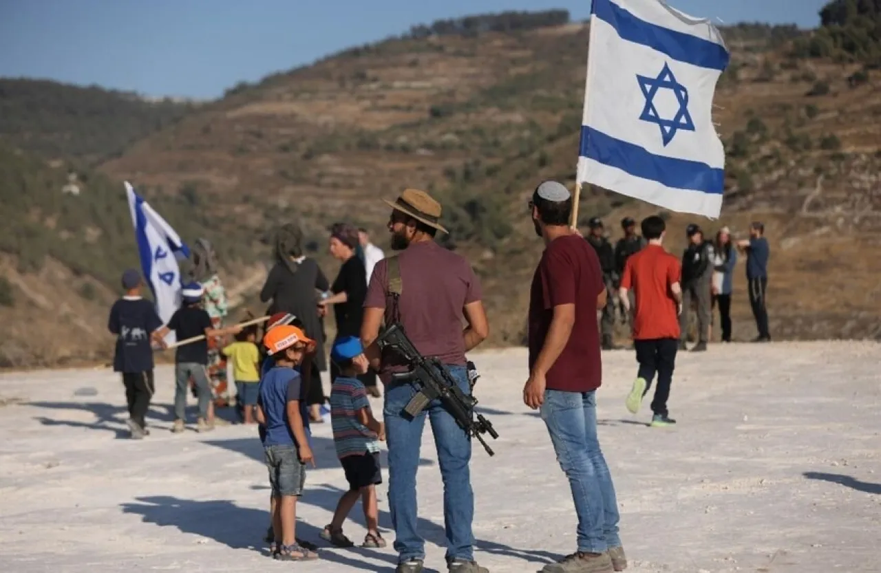 مستوطنون يعتدون على سيارة دبلوماسية روسية.. و موسكو تحتج