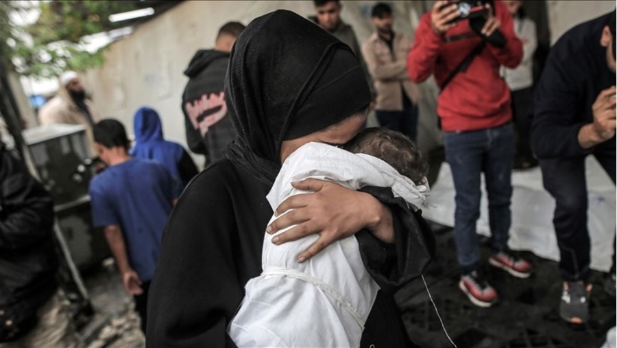 الاحتلال يقتل رضيعة في خيمة وينذر بإخلاء 9 مناطق شرقي غزة