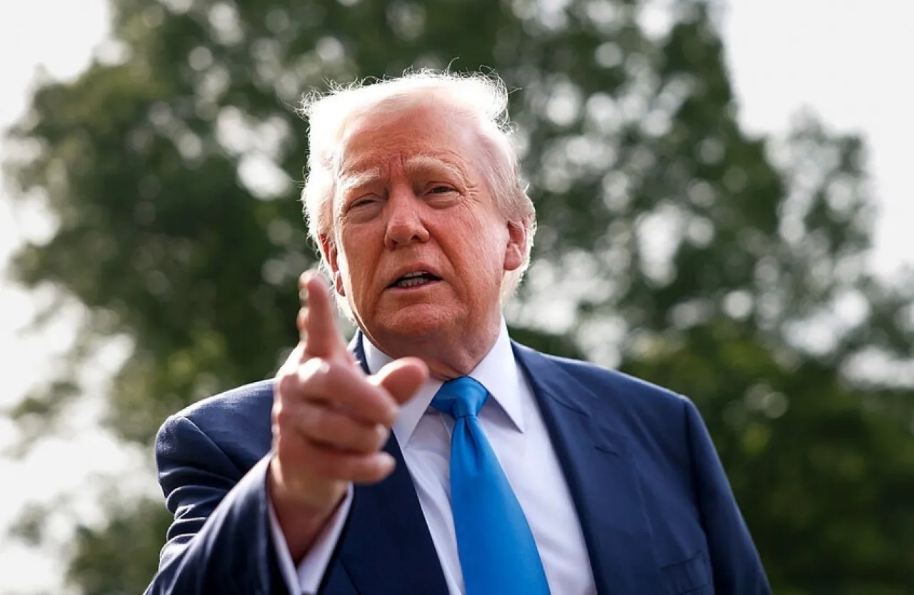 ترمب يعلن فرض رسوم جمركية بنسبة 100 على الرقائق وأشباه الموصلات المستوردة