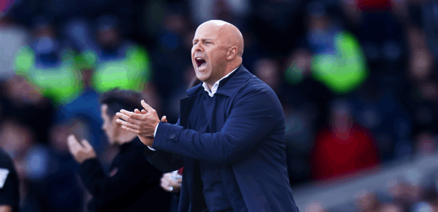 سلوت يرفض التعليق على صفقة إيزاك