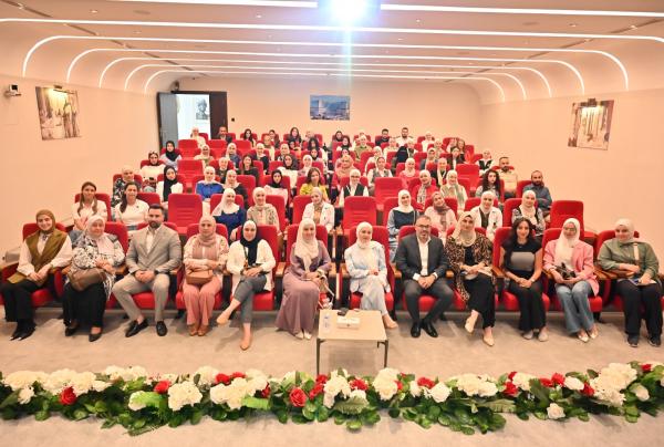 بالصور...محاضرة حول اجراءات التخلص من سمنة الاطفال في في مستشفى الكندي