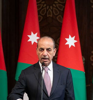 وزير الإدارة المحلية يتفقد واقع الخدمات في بلديتي الفحيص وماحص