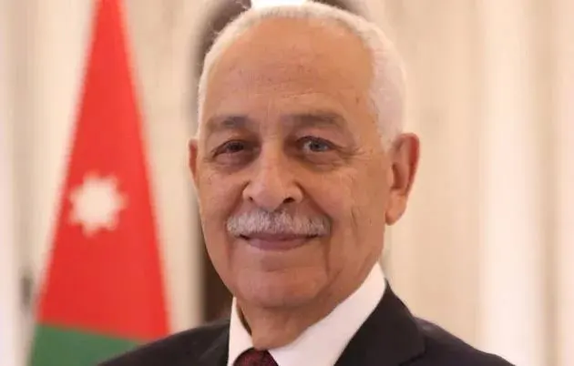 العيسوي ينقل تمنيات  الملك وولي العهد بالشفاء للعين ناصر اللوزي