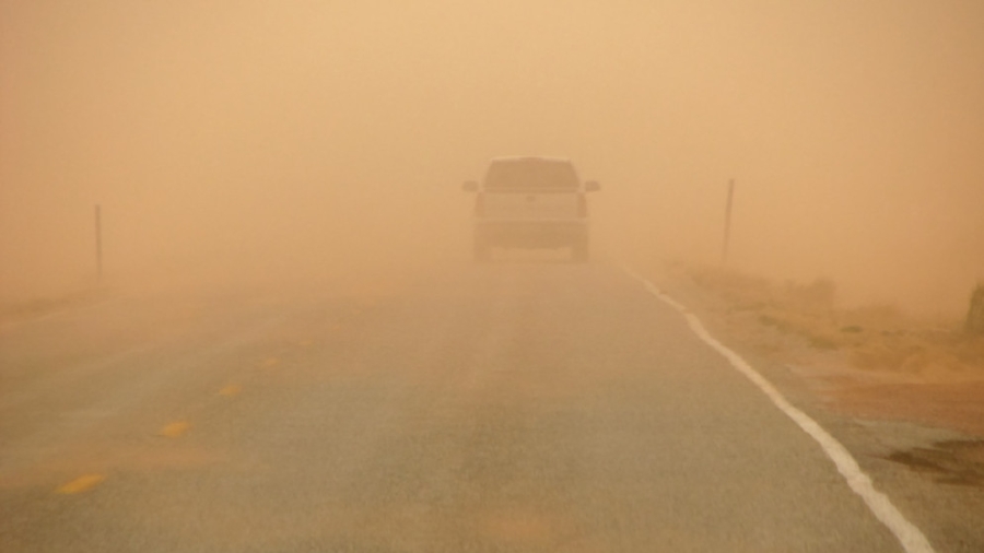 الدوريات الخارجية تدعو للحذر بسبب الغبار والأمطار في عدة مناطق